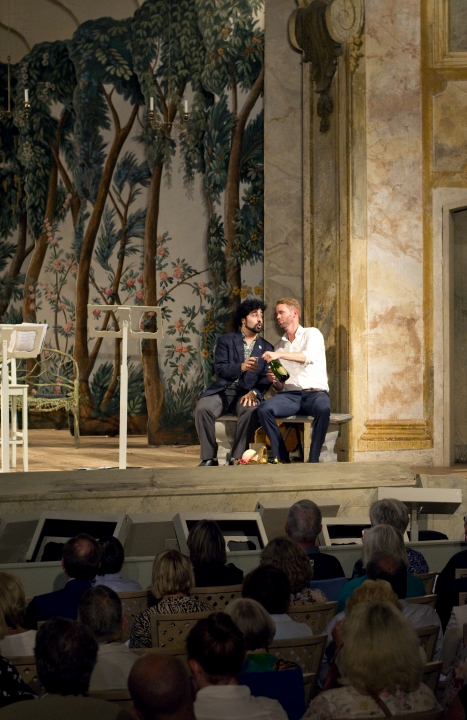 Arash Azarbad och Carl Ackerfeldt på Allsång på Confidencen. Foto: Emelie Thoor